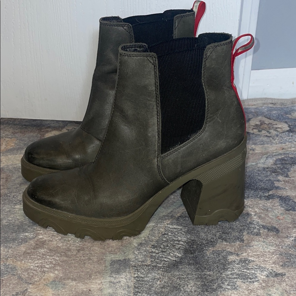 Sorel Olive and Black Heeled Boots
